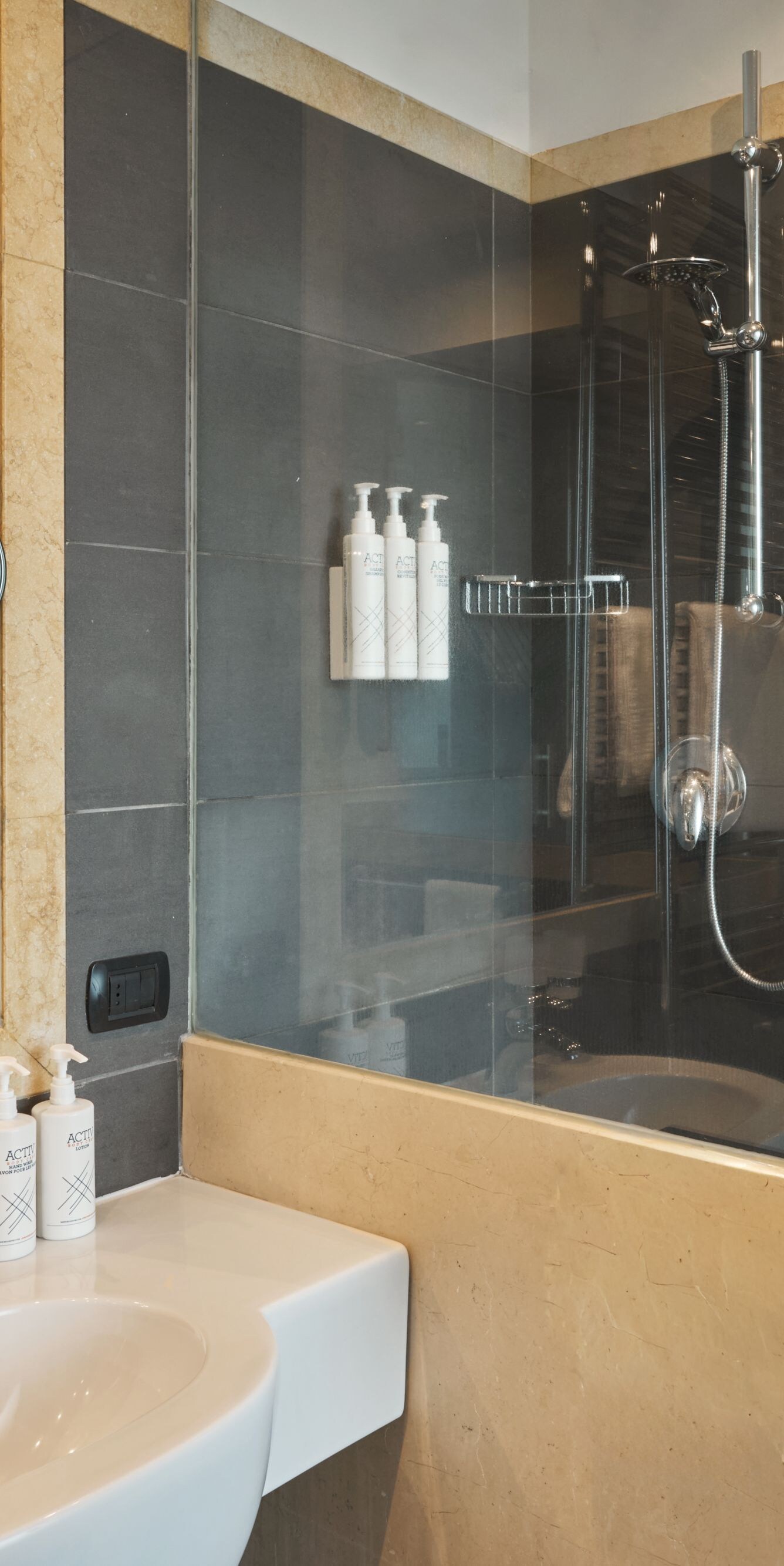 Bagno con doccia