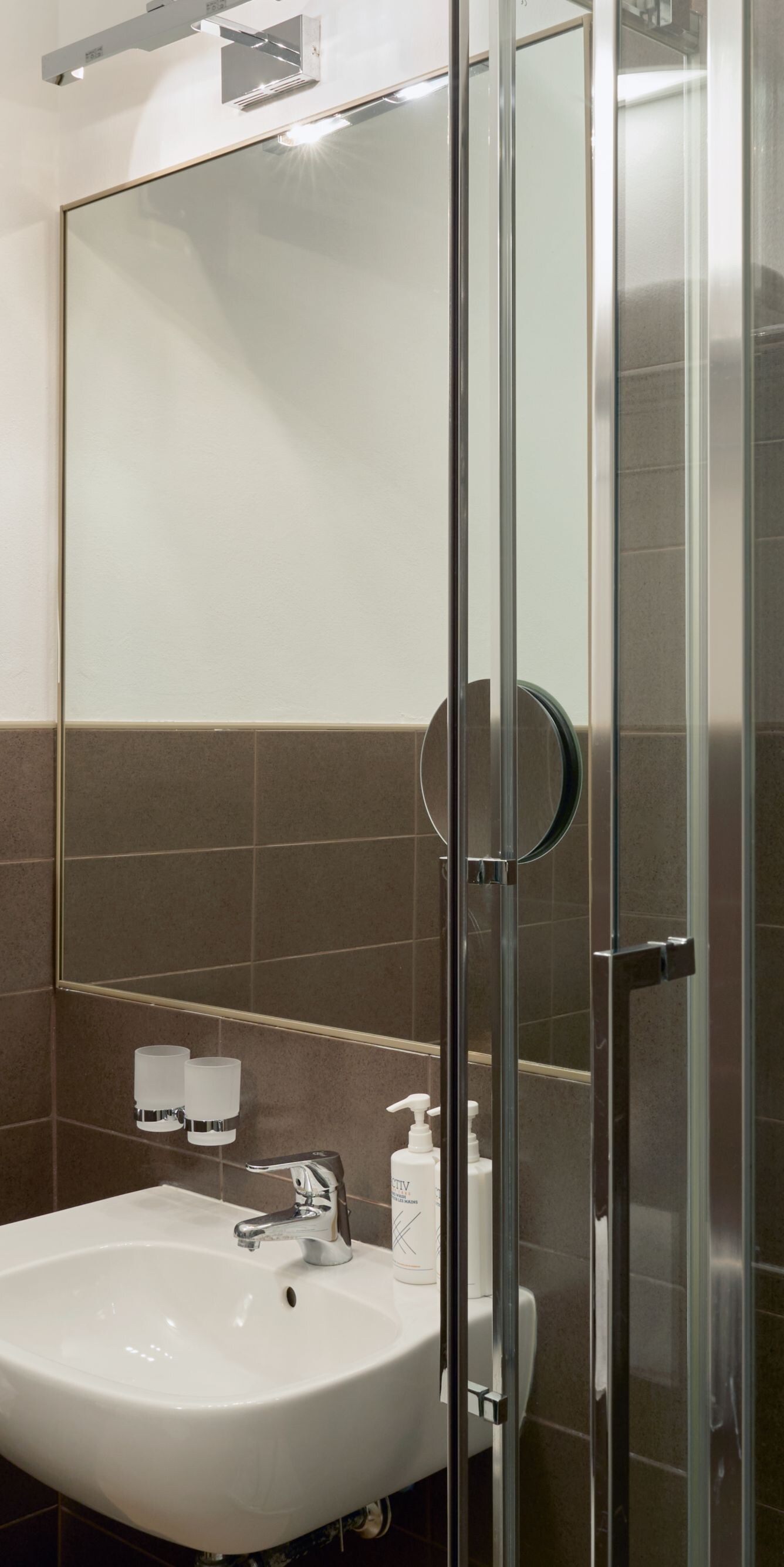 Camera singola o con due letti separati - Bagno con doccia