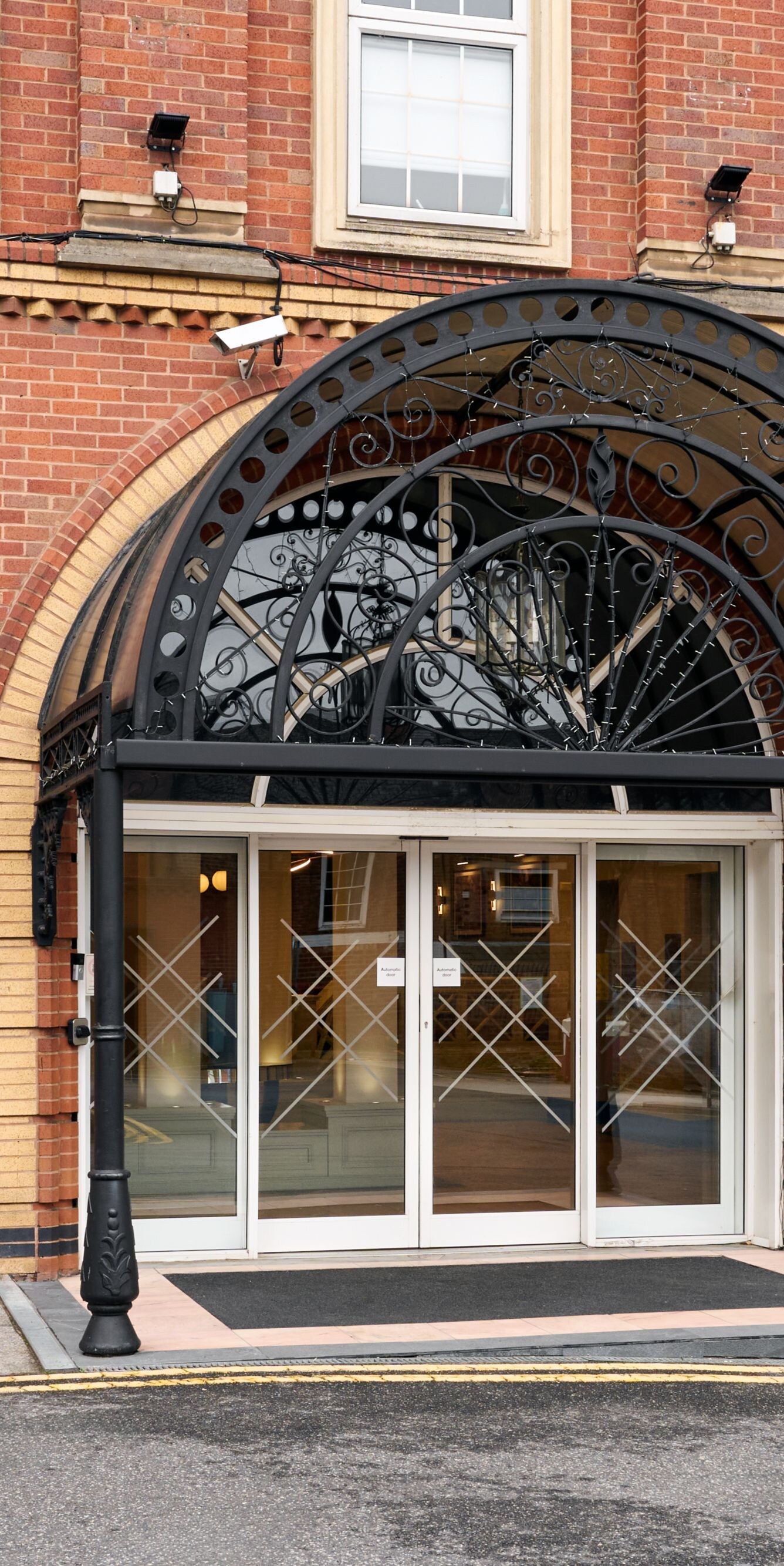 Front entrance to Four Points Flex Nottingham