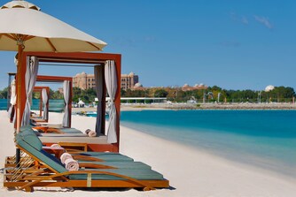 شاطئ فندق سانت ريجيس أبو ظبي الخاص 
