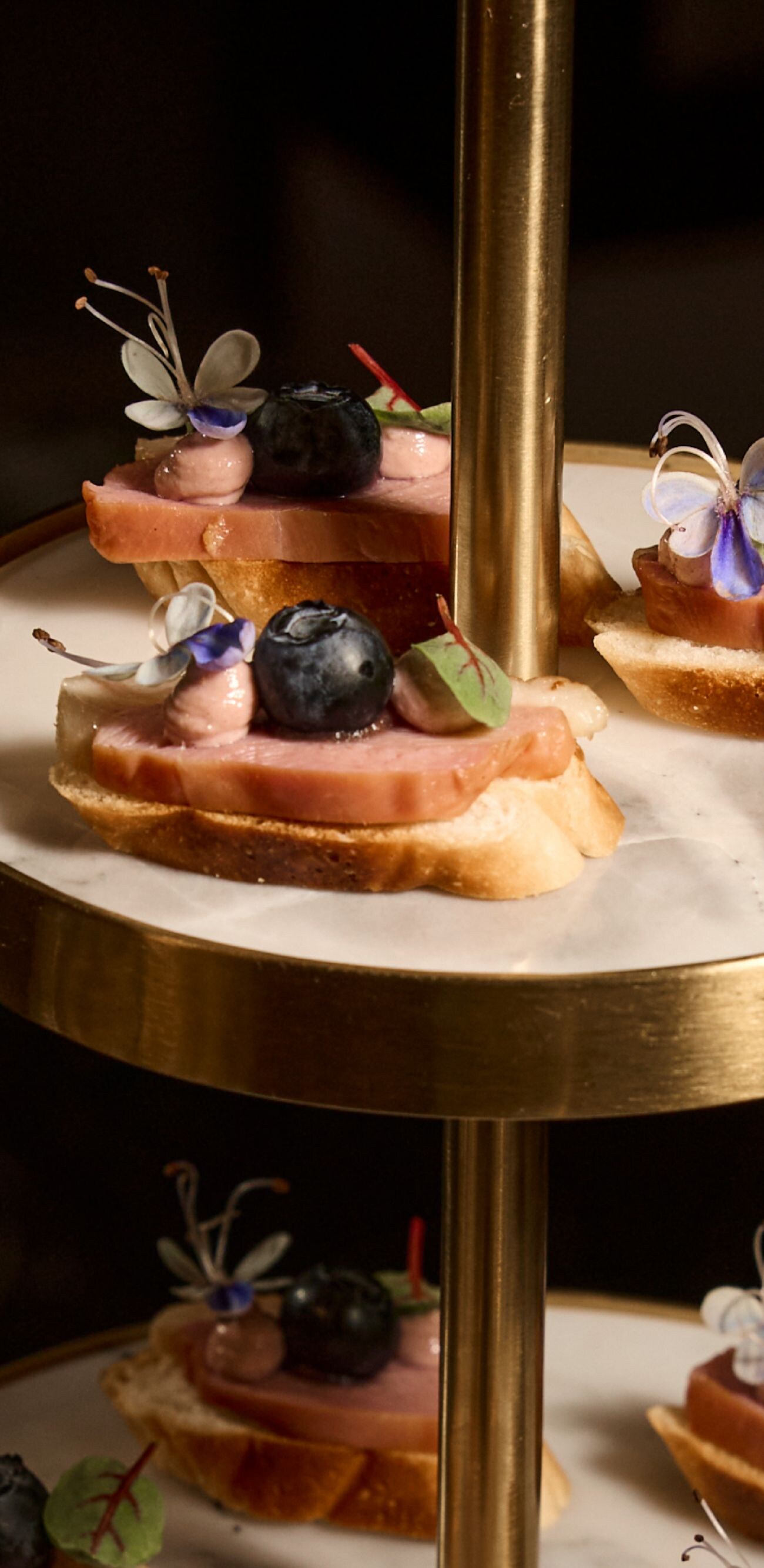 พักดื่มกาแฟที่ The St. Regis Bangkok