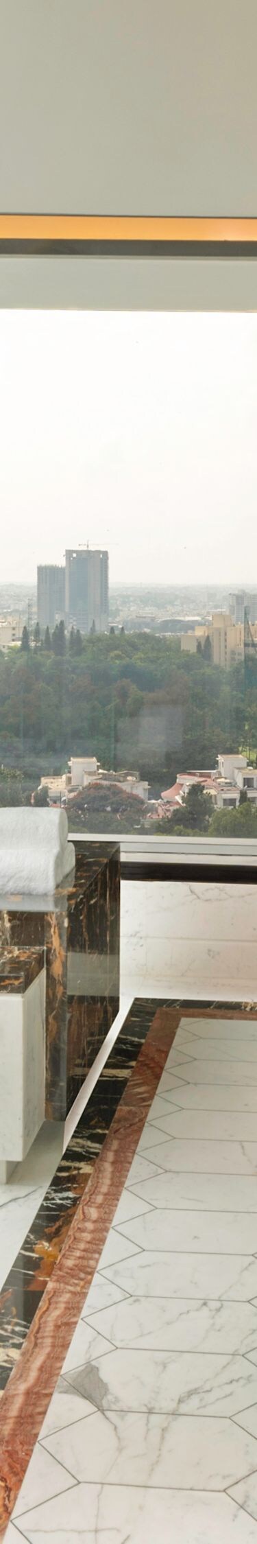 बाथरूम के साथ प्रेसिडेंशियल सुइट की तस्वीर