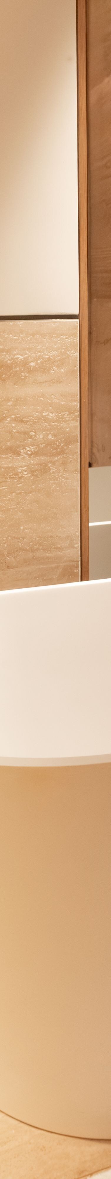 Baño con bañera profunda independiente