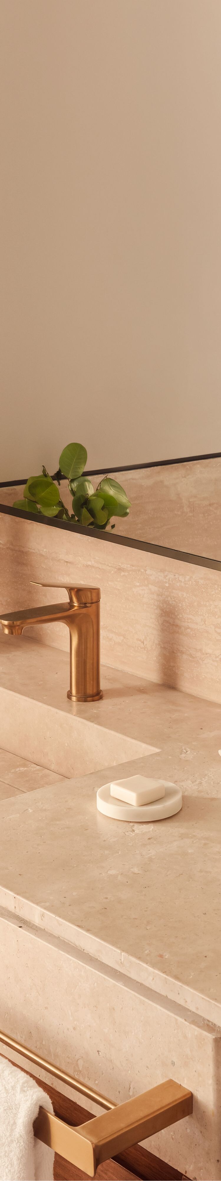  baño de la suite con lavabo doble