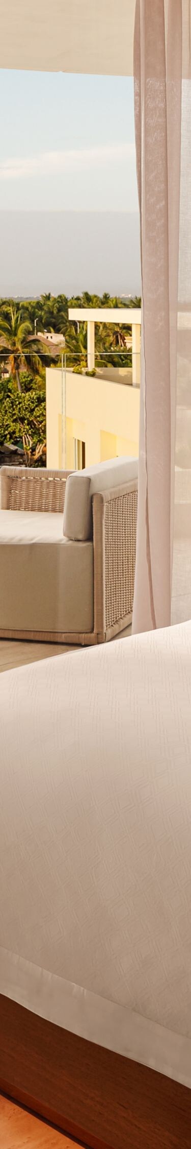 Dormitorio principal dentro de una suite con cama tamaño King
