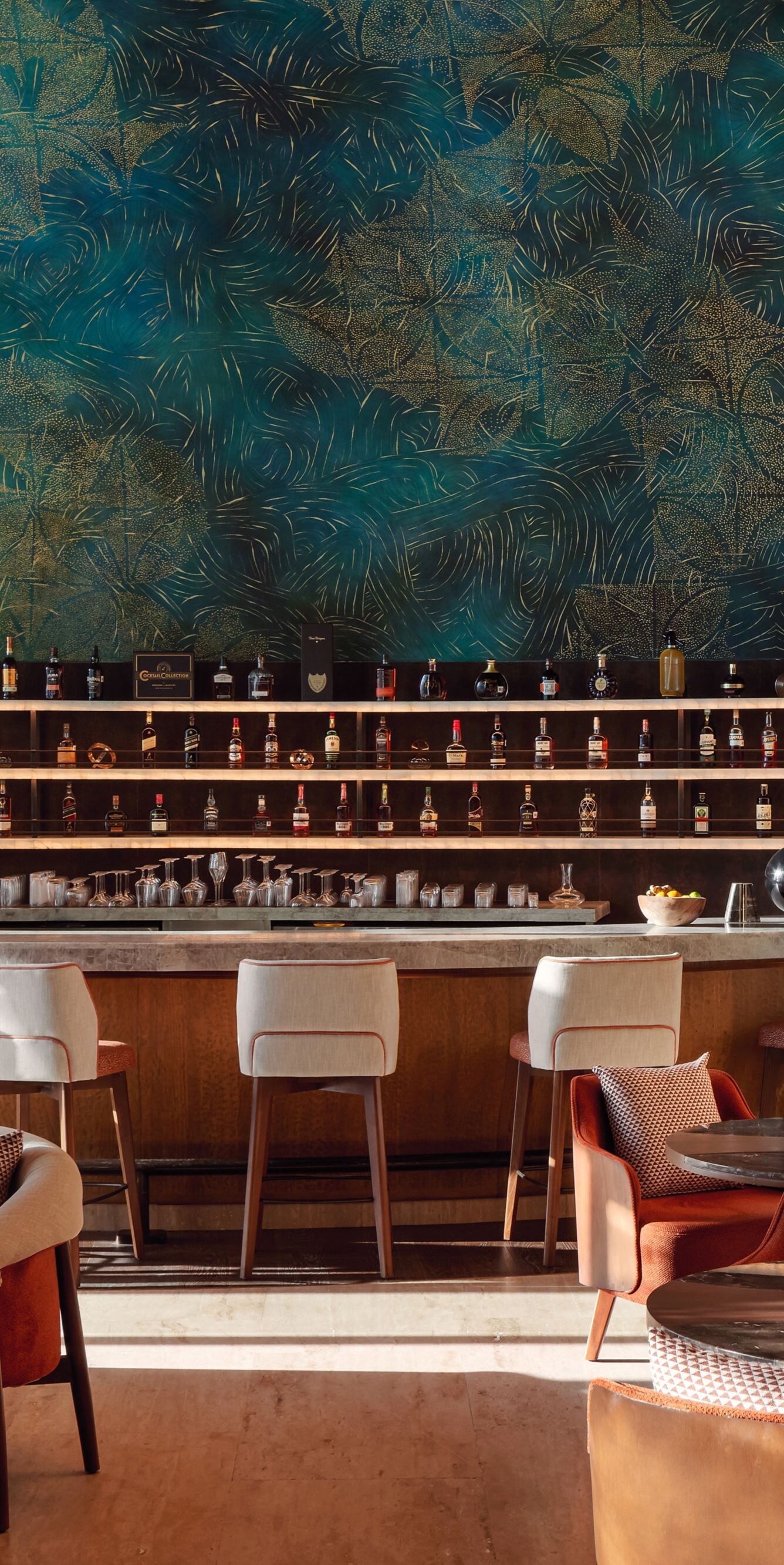 El St. Regis Bar con asientos en la barra