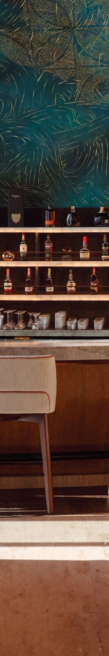 El St. Regis Bar con asientos en la barra