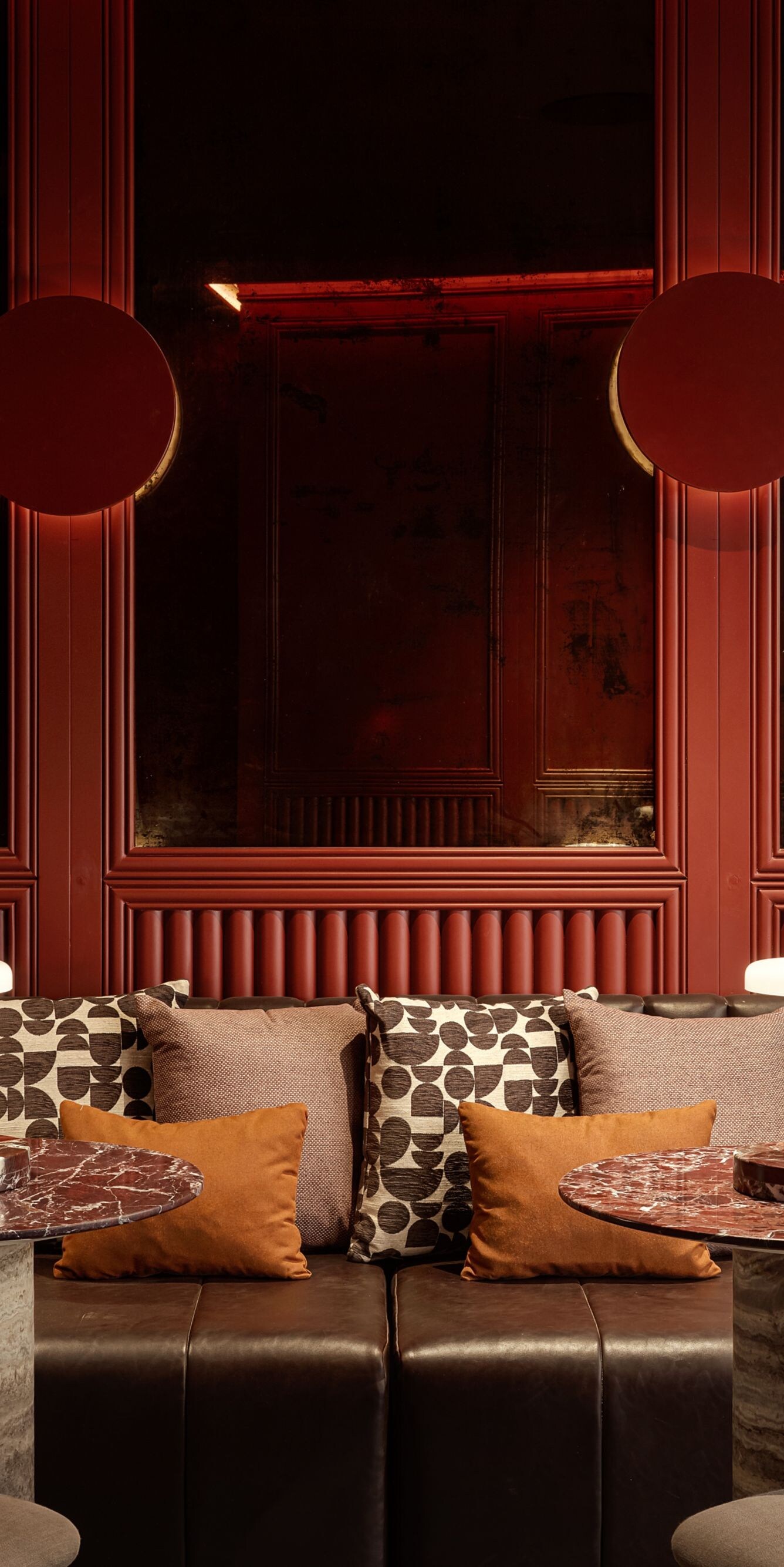 Interior del Jack's Club con asientos en el comedor