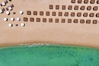 سانت ريجيس الدوحة - منظر لشاطئ 1 من طائرة بدون طيار