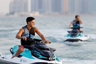 الرياضات المائية في فندق سانت ريجيس الدوحة