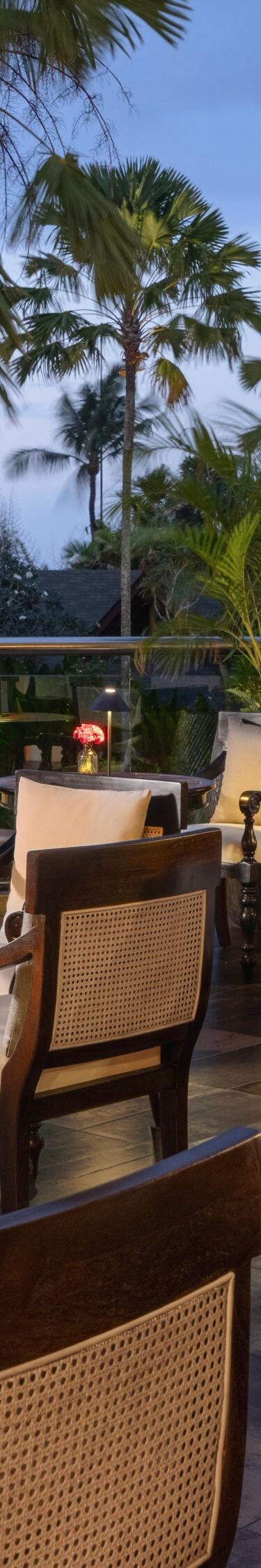 Boneka Restaurant Luar Ruangan