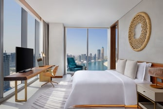 Suite St. Regis - Dormitorio - Vista al Canal de Dubái