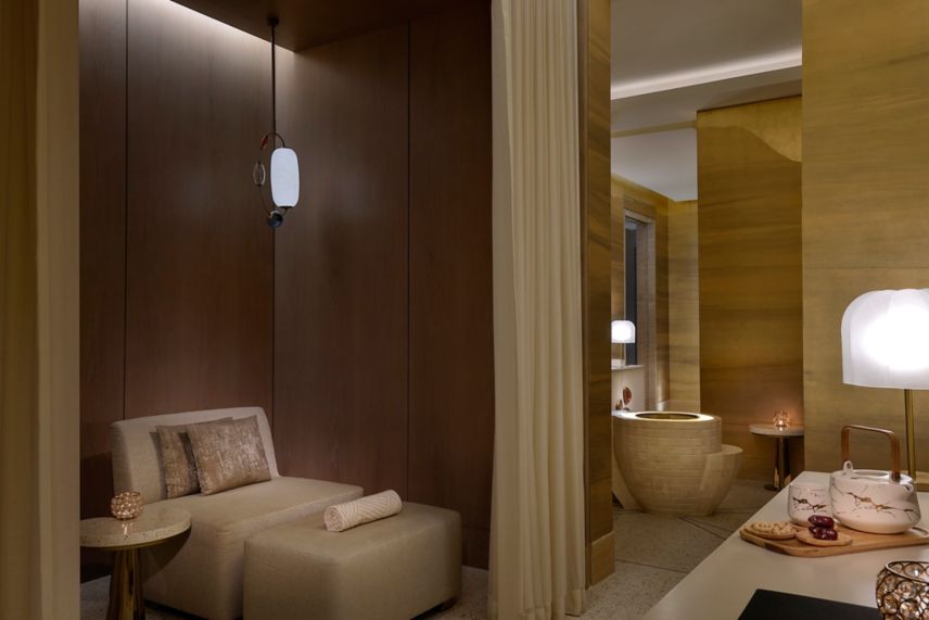 Iridium Spa Relaxation Lounge with amenities