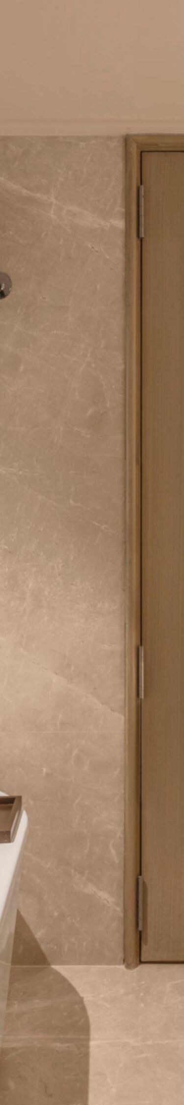 Bathroom with tub, vanity and large mirror
