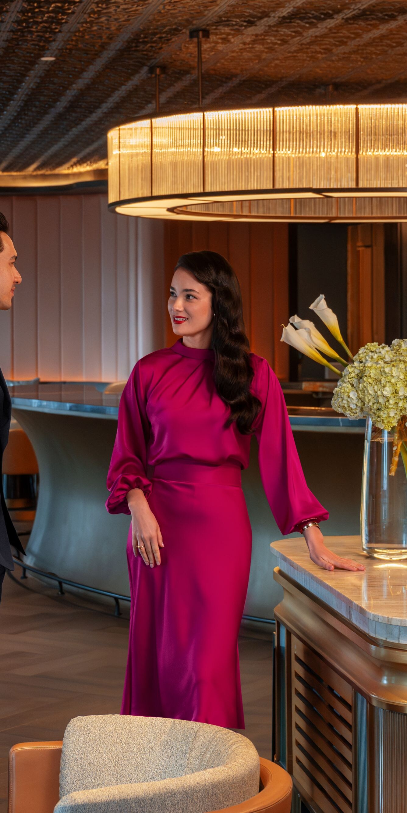 Tamu yang sedang Berbincang di Madeleine House