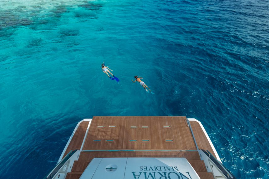 Snorkeling_Caucasian_Family_St_Regis_Maldives