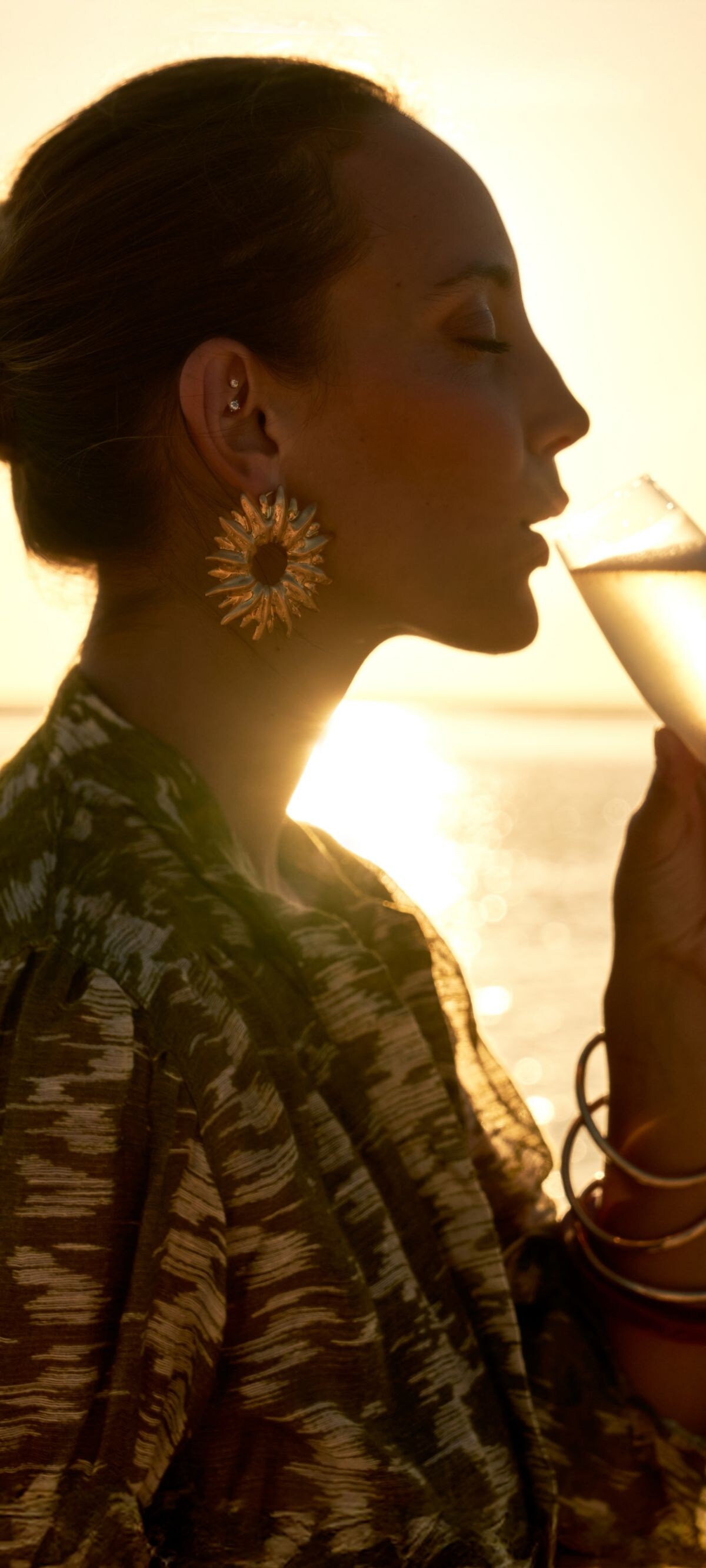 Sabrage am Strand, Sonnenuntergang, Champagner, Rituale