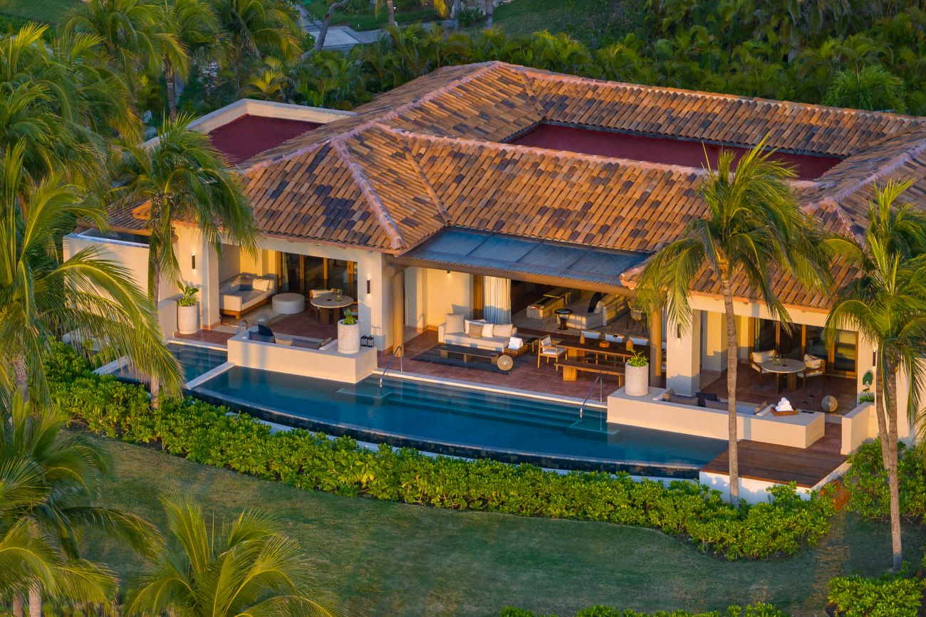 villa exterior, palm trees  
