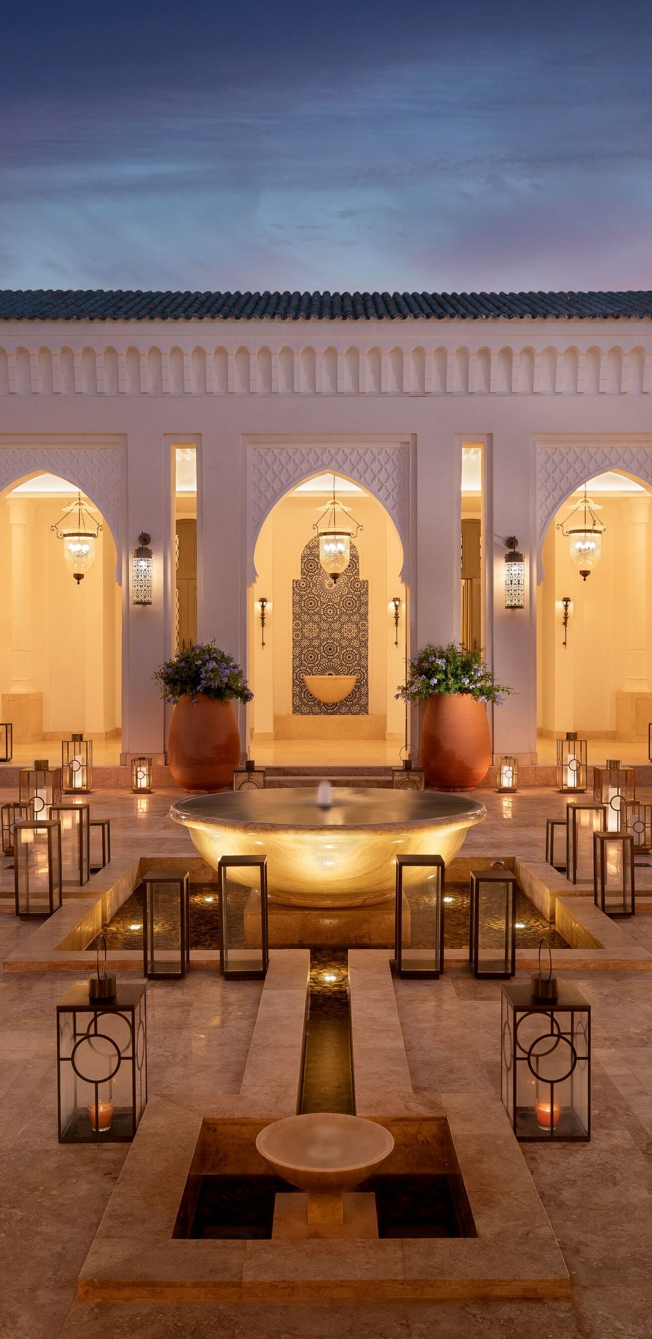 الفناء الداخلي لقاعات الاجتماعات