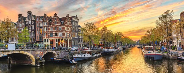 Amsterdamer Gracht bei Sonnenuntergang