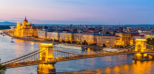 Puente de las Cadenas sobre el Danubio en Budapest (Hungría)