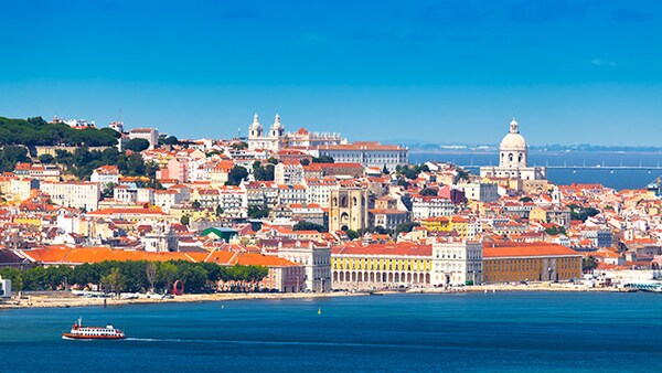 Horizonte de Lisboa visto de Almada, Portugal
