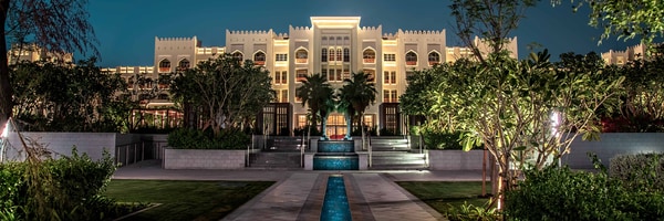 Resort The Luxury Collection, vista esterna di notte