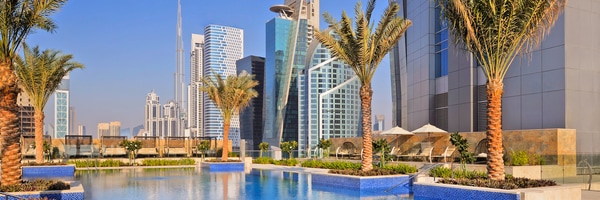 Piscina do hotel em Dubai com vista