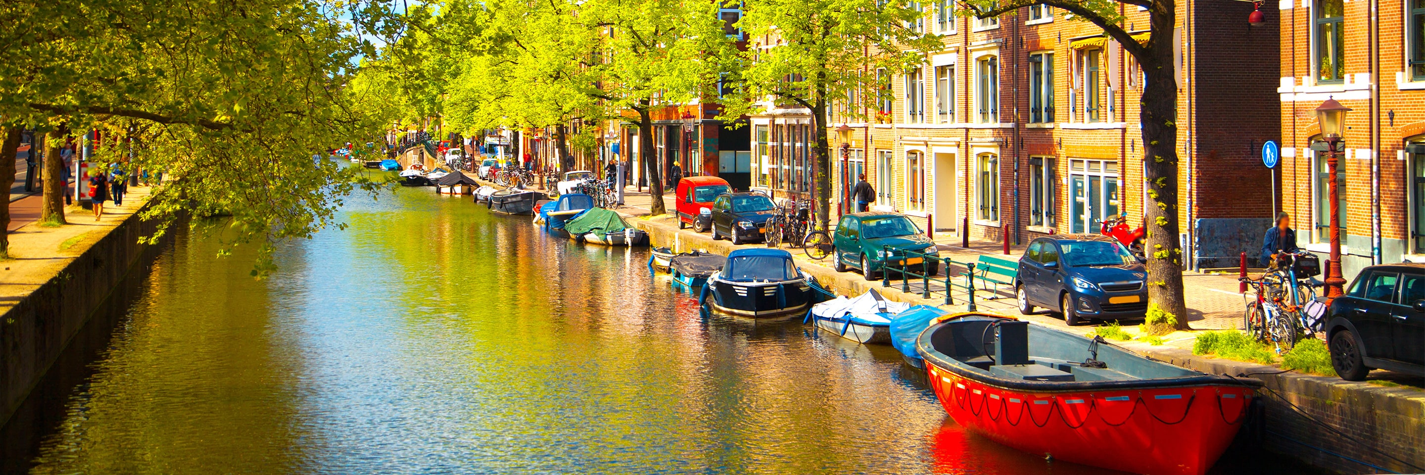 نهر أمستل في أمستردام، هولندا. فنادق في أمستردام - الماريوت.