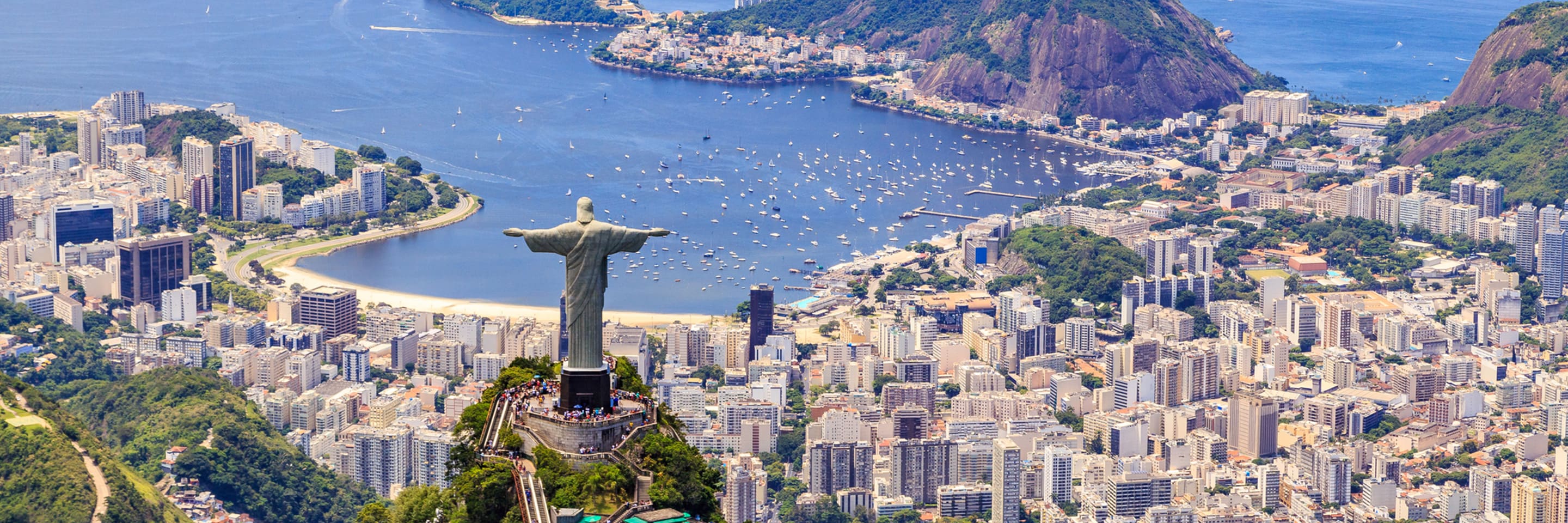 Statua del Cristo Redentore e Rio de Janeiro dall'alto. Hotel a Rio de Janeiro - Marriott.
