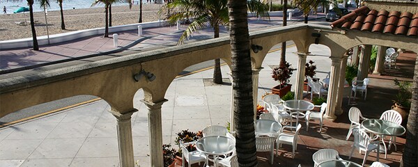 Restaurant near Fort Lauderdale's boardwalk with beachfront views.