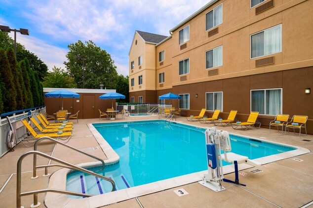 Bethlehem PA hotels with pool