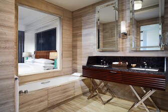Executive Deluxe Suite - Bathroom