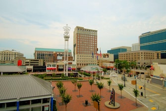 El Fairfield Inn & Suites Atlanta Downtown posee una ubicación conveniente cerca del área comercial y de atracciones de Atlanta.