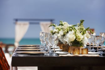 Montaje de mesas para bodas del hotel Marriott en Aruba