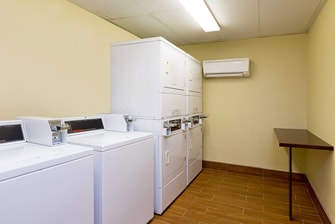 Austin Airport Hotel with Laundry