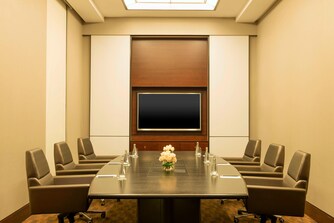 غرفة اجتماعات مجلس الإدارة