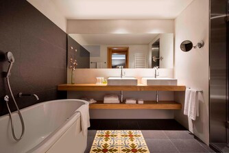 Grand Terrace Suite - Bathroom