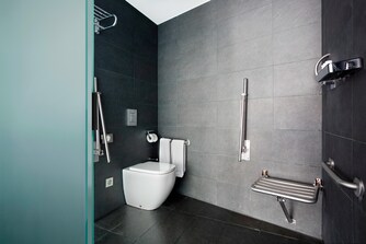 فندق دبليو برشلونة | حمام لذوي الاحتياجات الخاصة