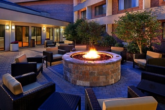outdoor fire pit at CT hotel Hartford/Cromwell