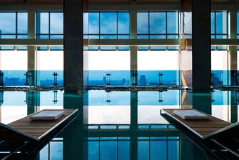 Bangkok hotel indoor pool