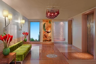 Peacock Suite - Foyer