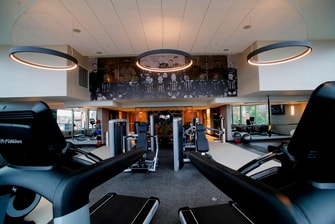 treadmills with a wall mural