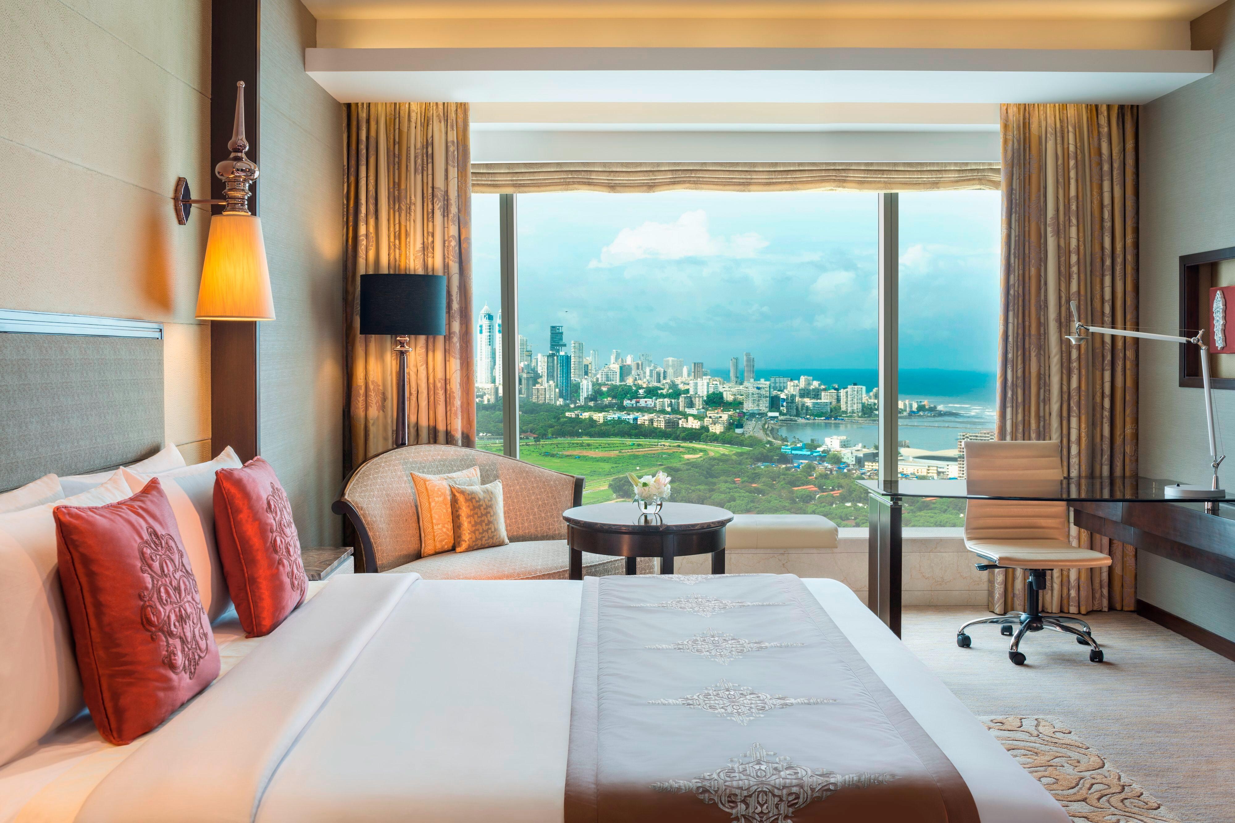 Grand Deluxe Bedroom with City View
