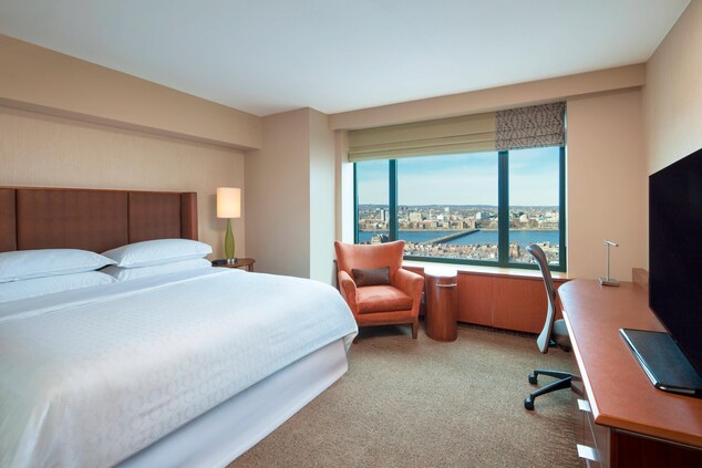 Accessible King Guest Room - Charles River View