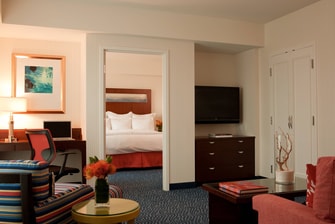 Suite con cama tamaño King del Boston Waterfront Hotel