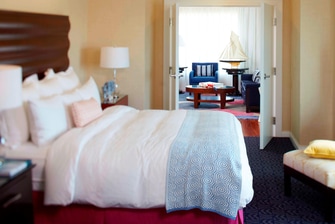 Dormitorio de la suite Presidencial del Renaissance Boston Waterfront Hotel