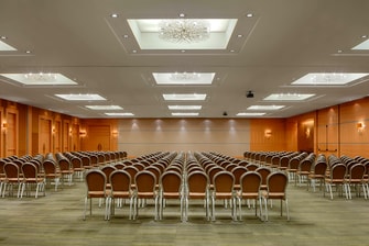 Salle de bal Galaxy 1, 2 et 3 configurée en salle de classe pour une conférence