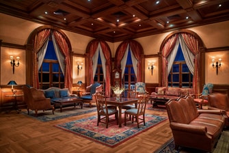 غرفة لعبة الورق في كلوبهاوس فندق ماريوت القاهرة