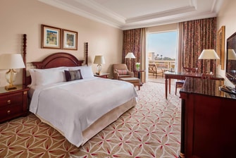 غرفة في فندق خمس نجوم في القاهرة